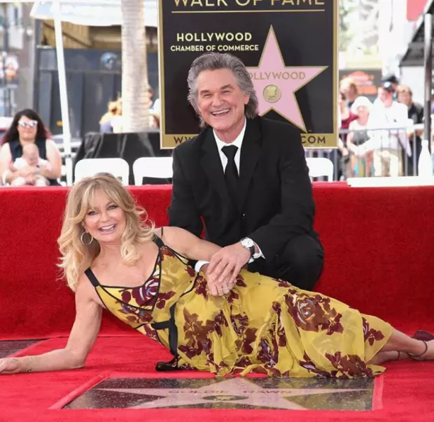 Голди Хоун и Курт Рассел получили звезды на Аллее славы