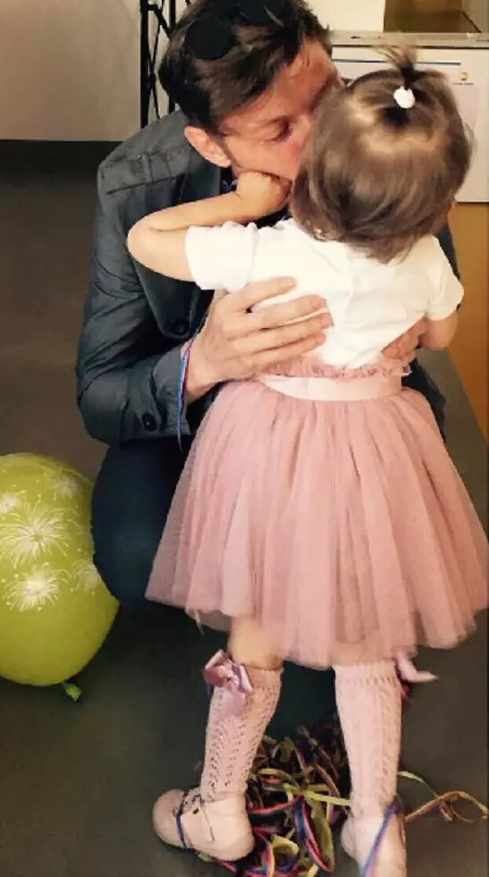 Ляйсан Утяшева показала трогательный снимок Павла Воли с дочкой