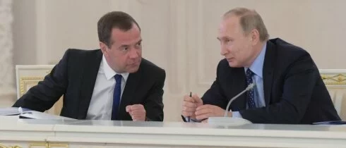 Медведев: кабмин продолжит поиски финансовых резервов для выполнения соцобязательств
