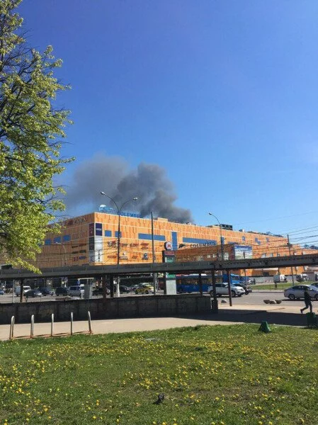 На юге Москвы ликвидировали пожар в ангаре