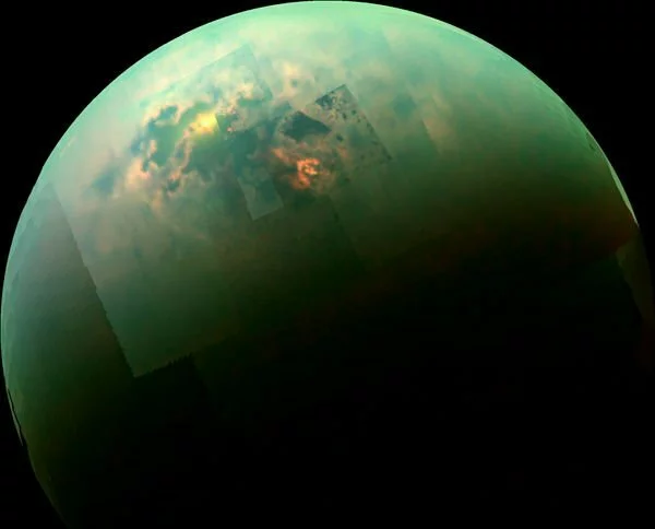 NASA обнародовало фото облака метана рядом с Титаном
