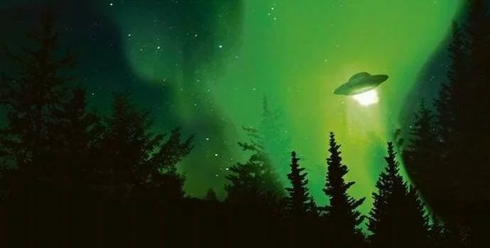 НЛО в Севастополе: ярко-зеленый корабль пришельцев ошарашил внезапным появлением жителей Севастополя на 9 мая