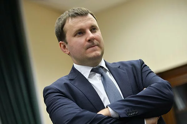 Орешкин заявил о потенциальном ослаблении рубля летом из-за роста импорта