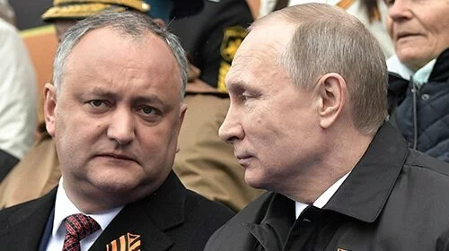 Парад Победы 9 мая 2017: россияне заинтересовались, кто сидел рядом с Путиным