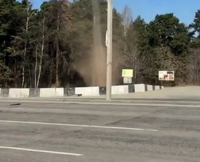 Песчаный смерч в Челябинске попал на видео