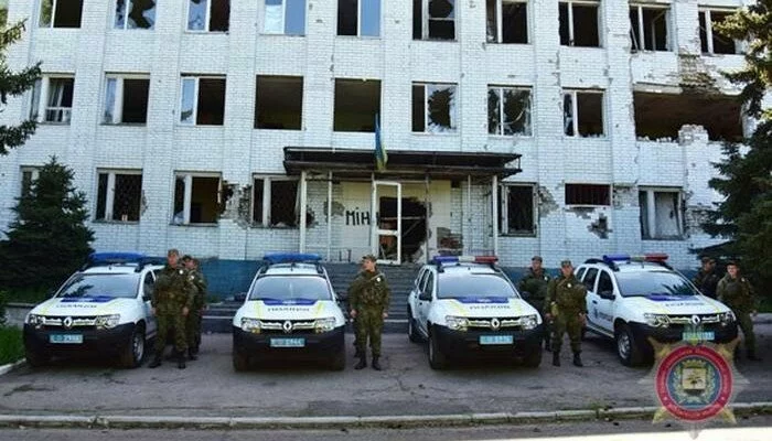 Полицейские прифронтовой Марьинки получили новые автомобили