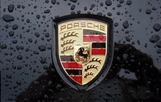 Porsche выпустила видеоролик поэтапного развития модели 911