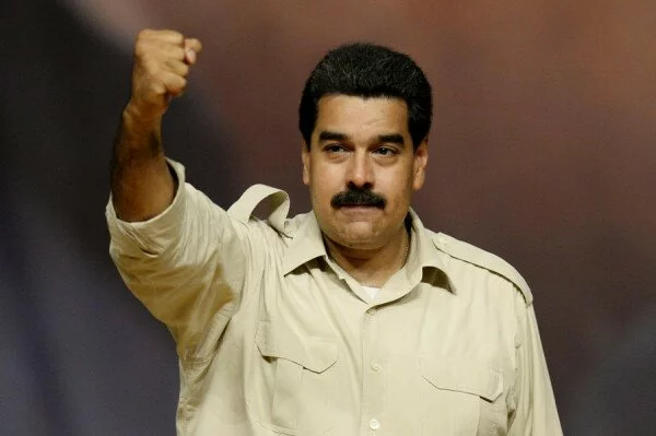 Президент Венесуэлы назвал премьера Испании трусом