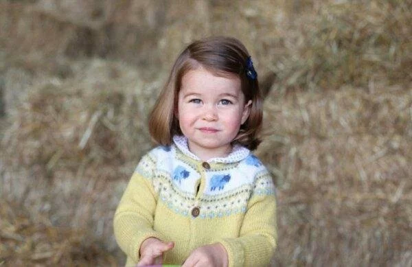 Принц Ульям и Кейт Миддлтон показали подросшую дочь Шарлотту