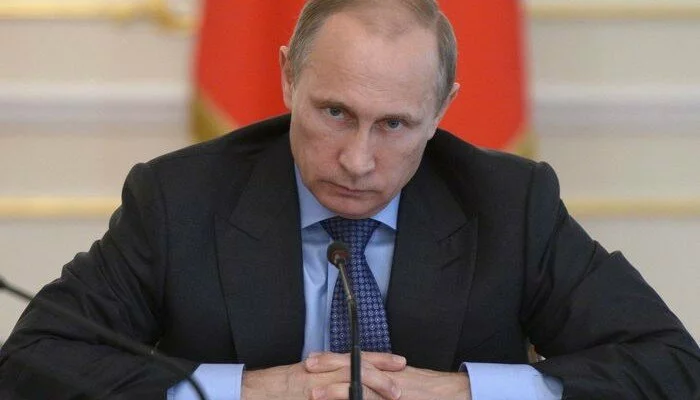Российские СМИ назвали дату визита Путина во Францию. Песков комментировать отказался