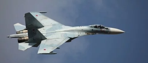 СМИ: российский Су-27 пролетел в шести метрах от самолета ВМС США