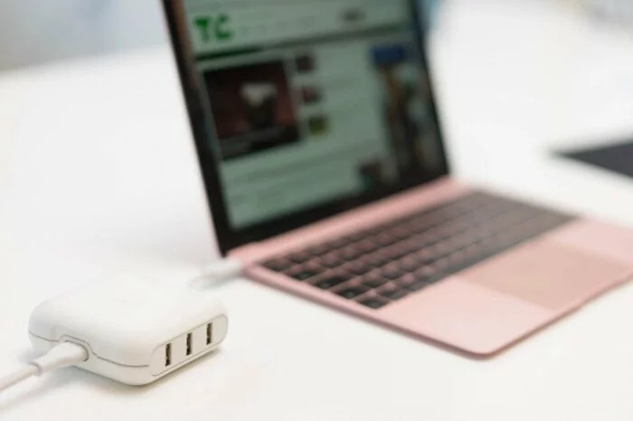 Apple выпускает новое зарядное устройство PowerUp