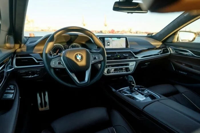 BMW начинает тестирование автомобилей с автоматическим управлением