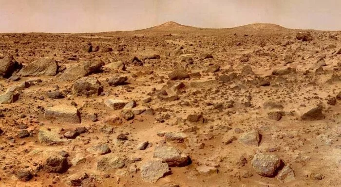 Уфологи нашли на Марсе каску и пистолет времен Второй мировой войны