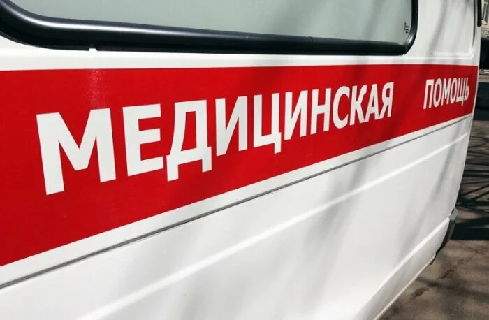 В Петербурге упавшую с 8 этажа девушку спасли соседи с покрывалом