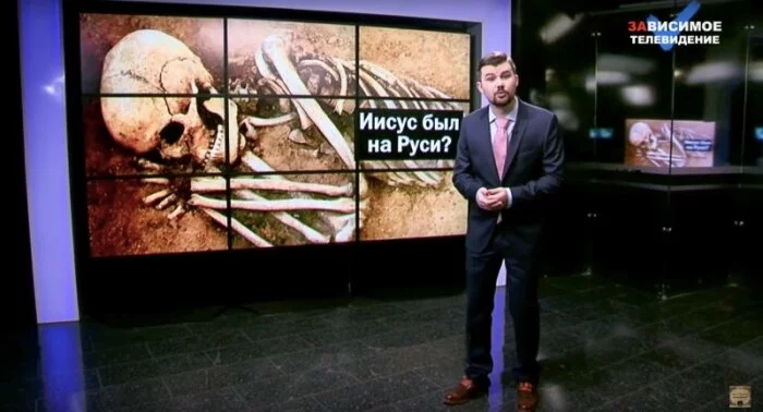Вася Обломов и Юрий Дудь выпустили клип-пародию на российское телевидение
