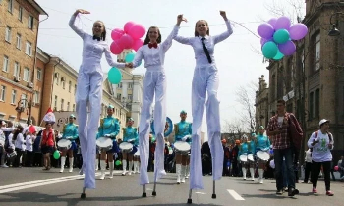 Во Владивостоке ЛГБТ-активистов не допустили к праздничному шествию