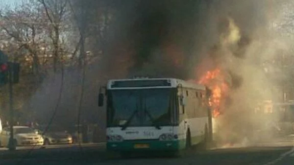 В Екатеринбурге на ходу загорелась маршрутка с пассажирами
