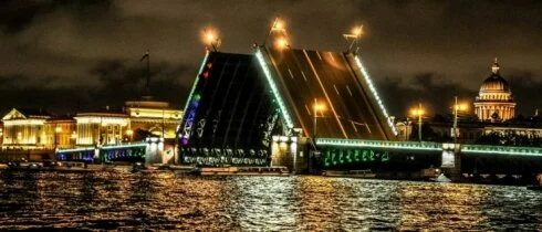 В ночь на 28 мая в Петербурге разведут все мосты через Неву