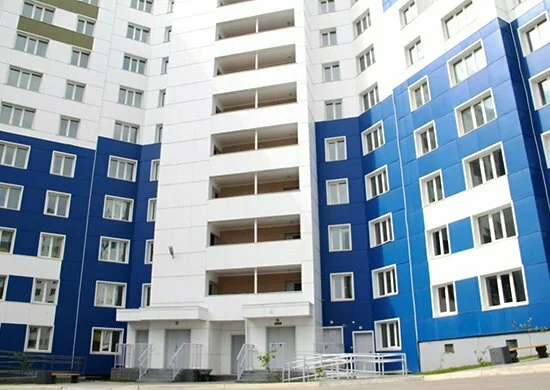 В Оренбургской области 4-летняя девочка выпала со второго этажа