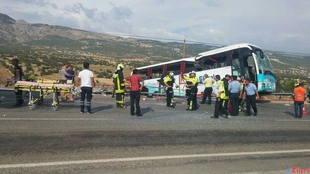 В Турции перевернулся автобус с туристами: 18 пострадавших