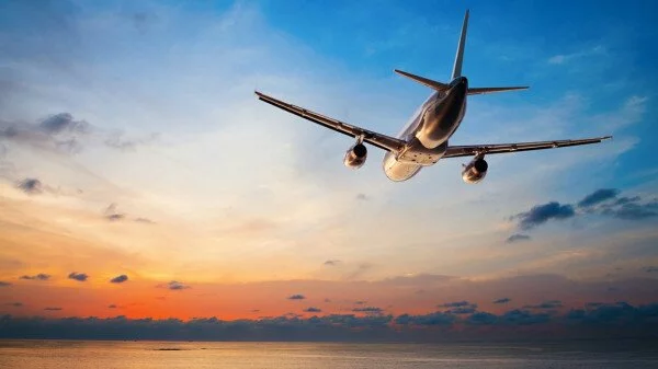 Авиаперевозчик Etihad Airways приостанавливает полеты в Катар