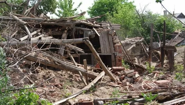 Боевики обстреляли поселок на Донетчине: погиб мужчина, разрушены дома, повреждена инфраструктура