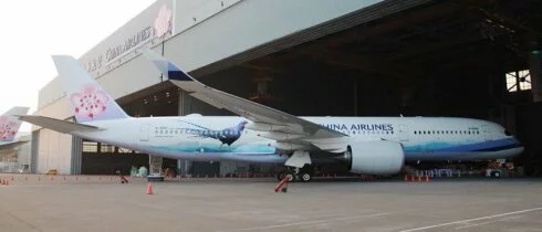 Более 25 человек получили травмы при попадании китайского самолета в зону турбулентности
