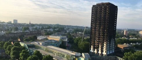 Число погибших и пропавших при пожаре в лондонском доме увеличилось до 79