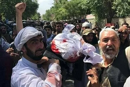 Число жертв взрывов на похоронах в Кабуле возросло до 20 человек