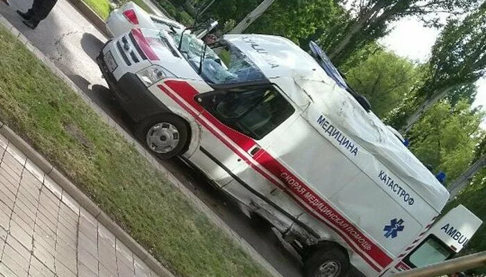 ДТП в Донецке: джип врезался в машину скорой помощи