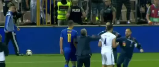 Футболист сборной Греции недосчитался зубов после драки с боснийцами