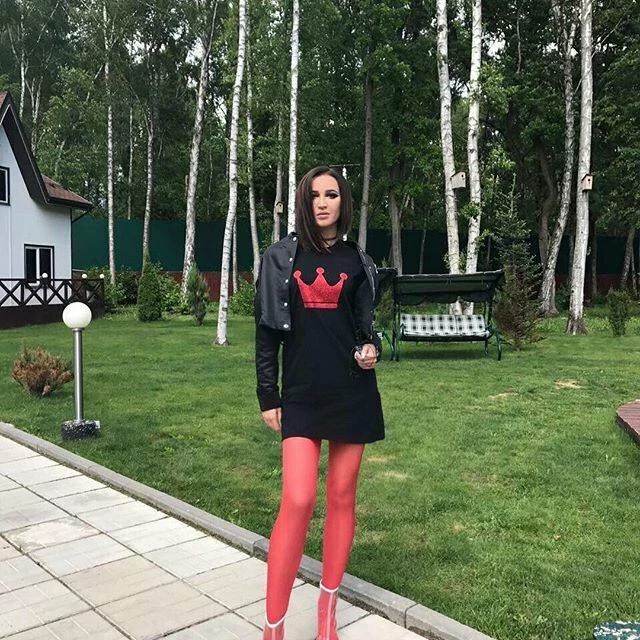 Instagram: Новый наряд Ольги Бузовой граничит с шизофренией