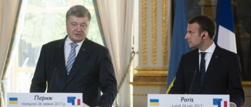 Макрон обвинил Россию в развязывании войны на Донбассе и оккупации Крыма