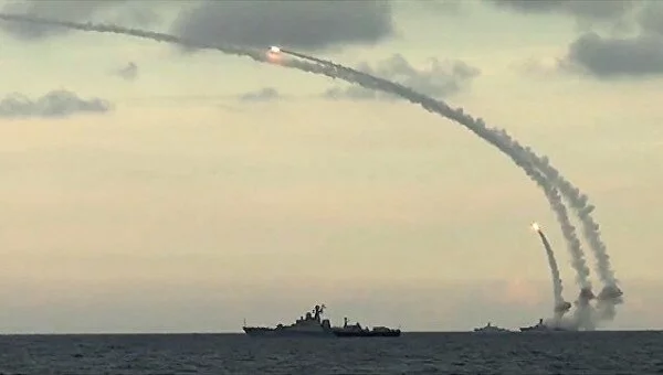 МО РФ опубликовало видео ракетных ударов ВМФ России по террористам в Сирии