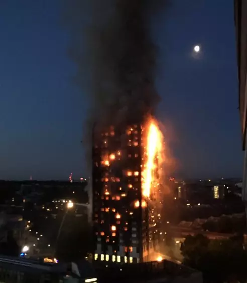 На западе Лондона 15 человек пострадали в результате пожара в многоэтажном доме