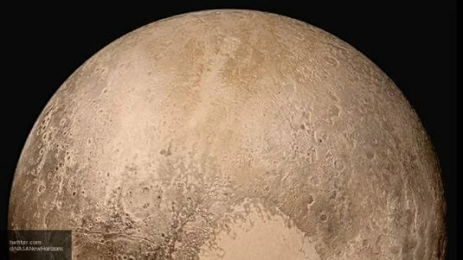 На Плутоне идет снег, дует ветер и парят облака