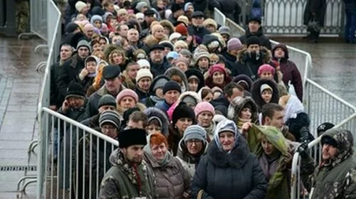 Очередь к мощам Николая Чудотворца в Москве онлайн: число желающих не уменьшается