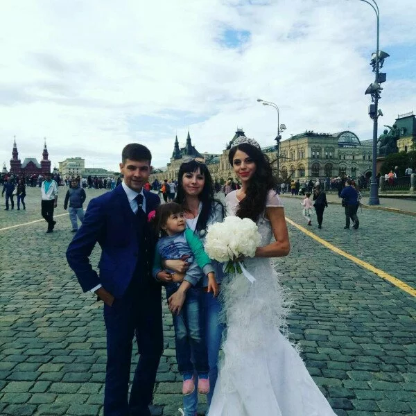 Ольга Рапунцель и Дмитрий Дмитриенко удивили безвкусной свадьбой