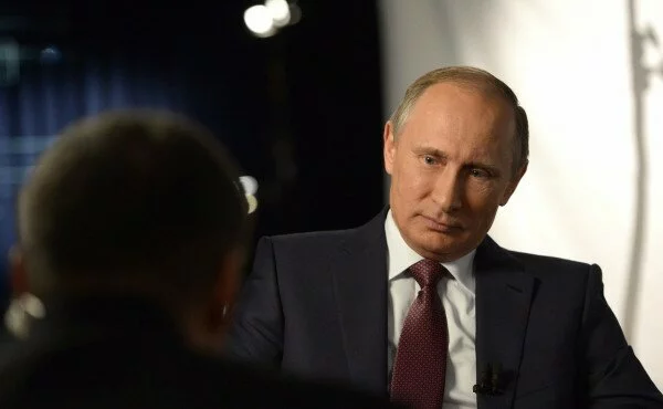 Оливер Стоун восхищен умением Владимира Путина владеть собой
