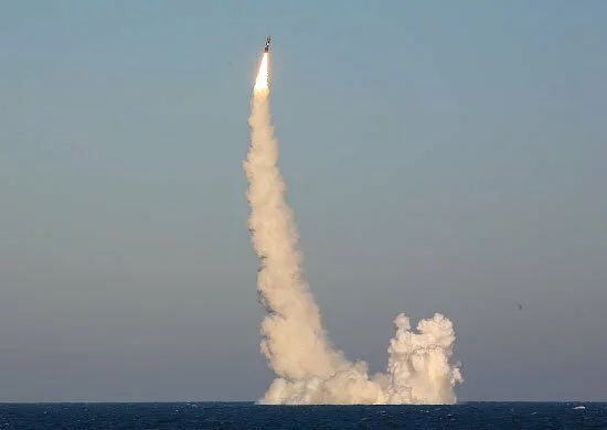Под контролем: В Северной Корее за запуском баллистической ракеты следило НЛО