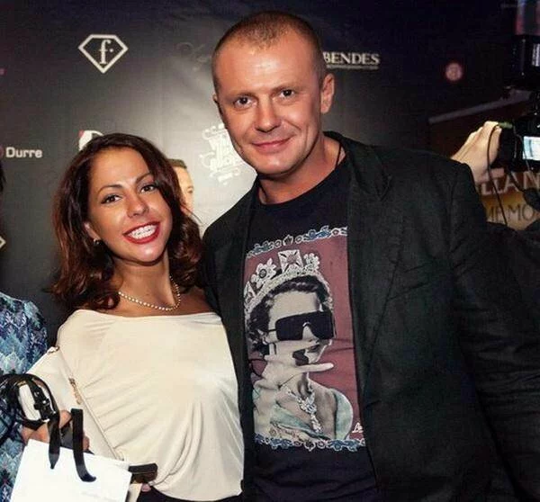 Порноактриса Елена Беркова появилась с четвертым супругом на фестивале «Кинотавр»