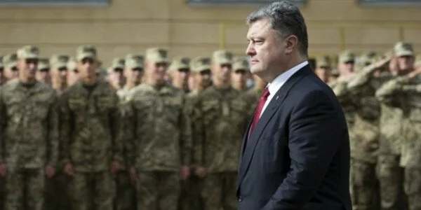Порошенко пообещал, что в Крыму скоро снова появятся украинские флаги