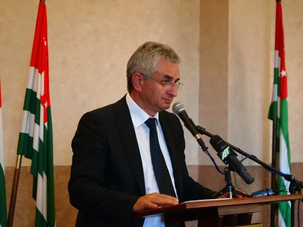 Президент Абхазии возмущён изнасилованием девочки и убийством её сестры