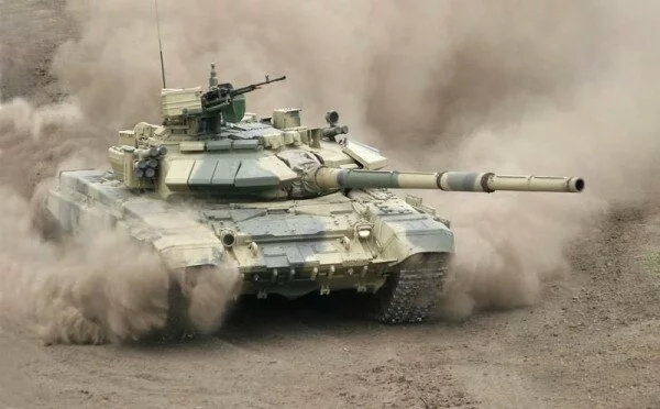 Ролик с танком Т-90 в процессе погони за террористами по пустыне уже есть в сети
