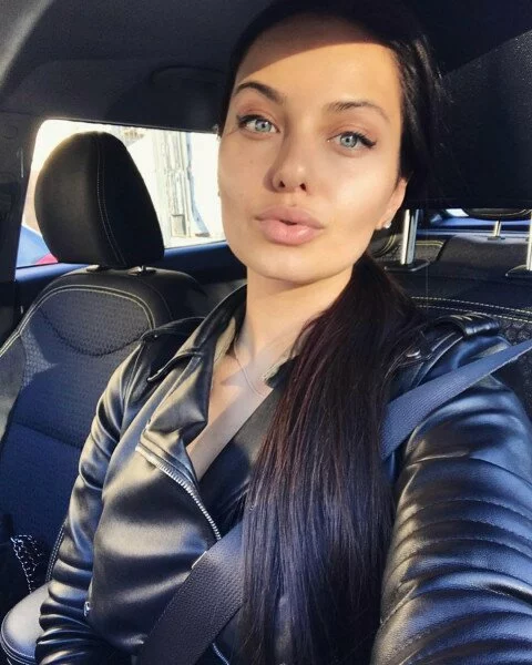 Российская «Анджелина Джоли» стала новой рекордсменкой в Instagram