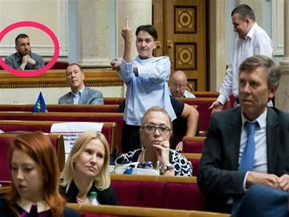 «Средний палец» Савченко встал Гройсману «поперёк горла» - Надежда устроила в Раде скандал