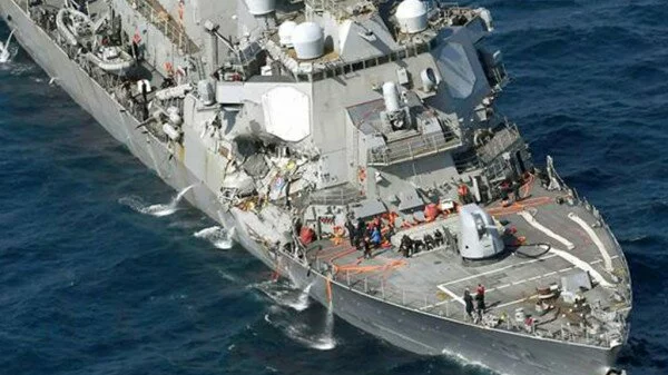 Тела моряков обнаружены в затопленной части эсминца ВМС США Fitzgerald в Японии