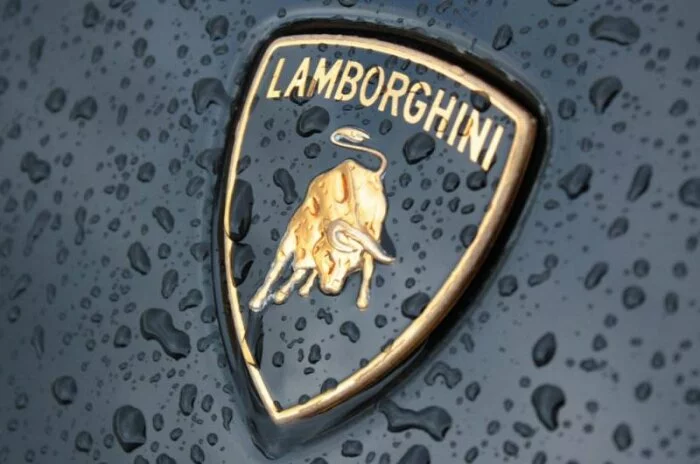 На трассе Нюрбургринга тестируют спорткар Lamborghini Urus