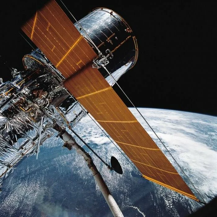 NASA: На орбите Земли засняли огромный НЛО